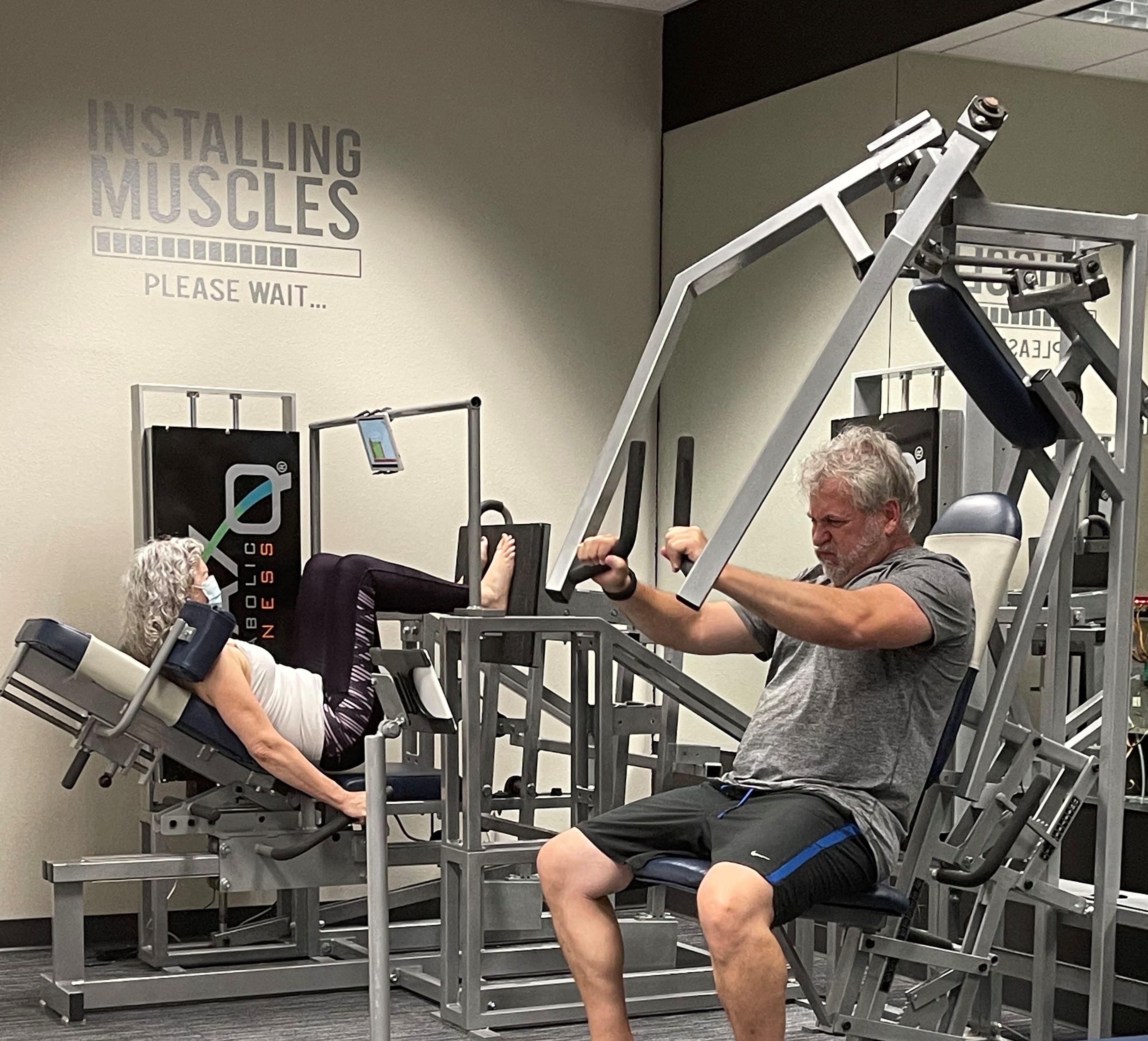 MaxQ15 members training together